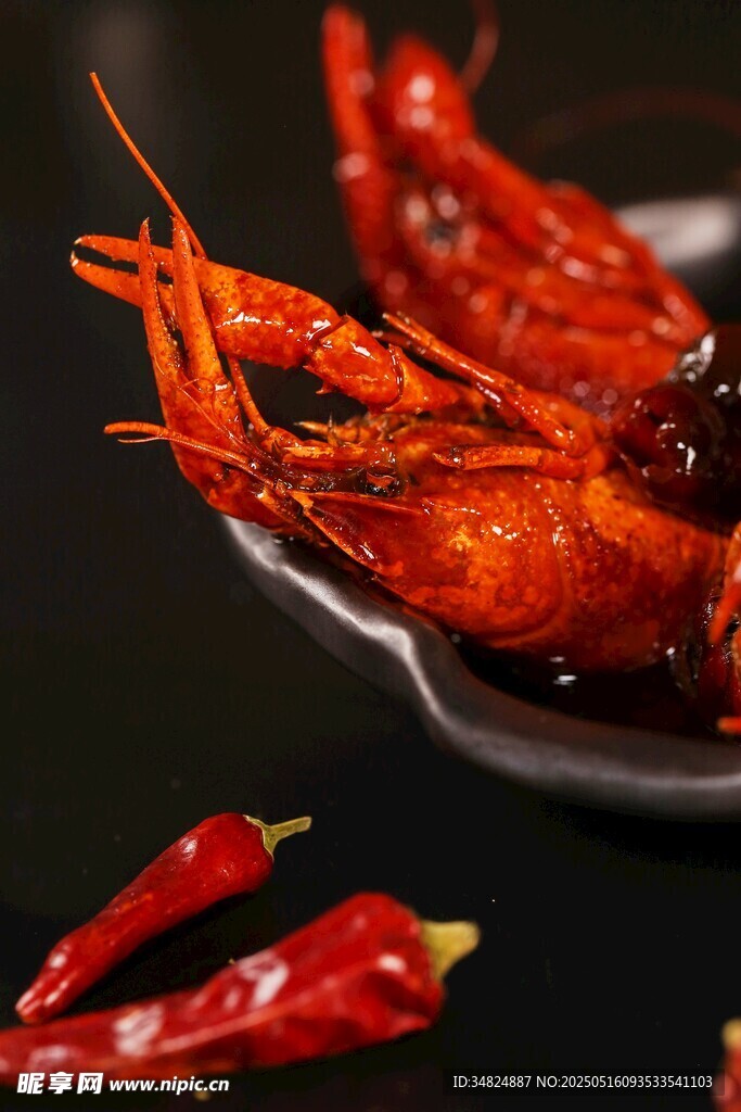 美味小龙虾配红辣椒