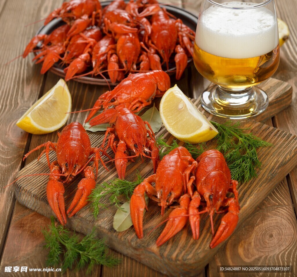 美味小龙虾配清爽啤酒