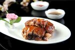 美味烤鸭摆盘精致诱人