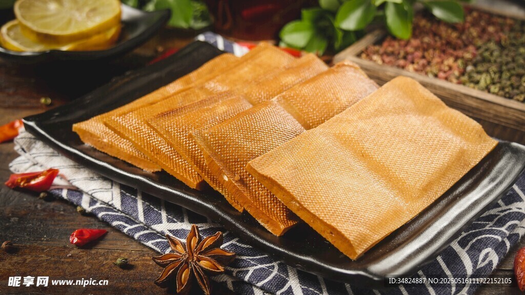 美味香干摆放在盘
