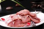 美味酱牛肉摆于盘中