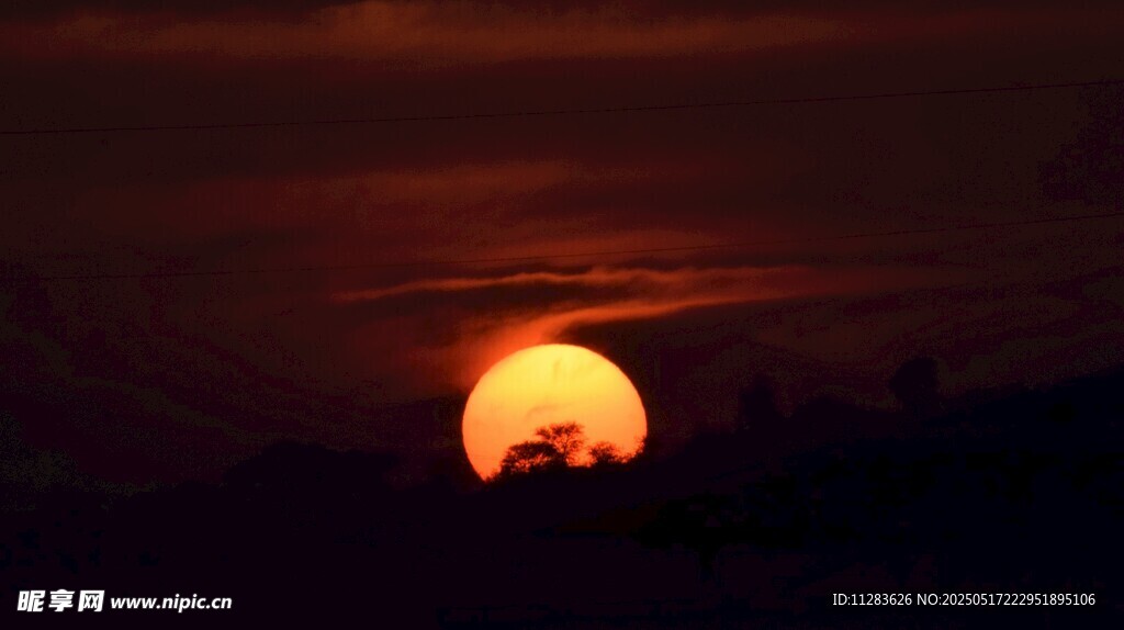 夕阳西下的壮丽景象