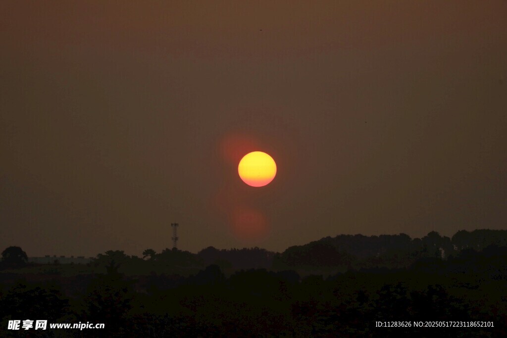 夕阳西下的美丽天际