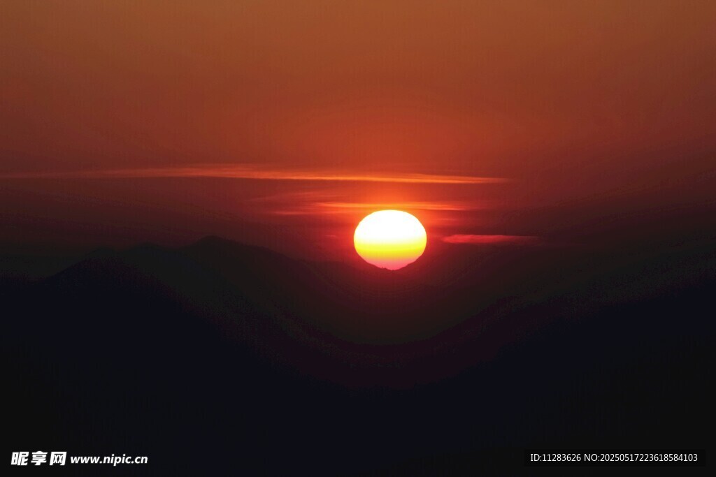 夕阳西下映天际