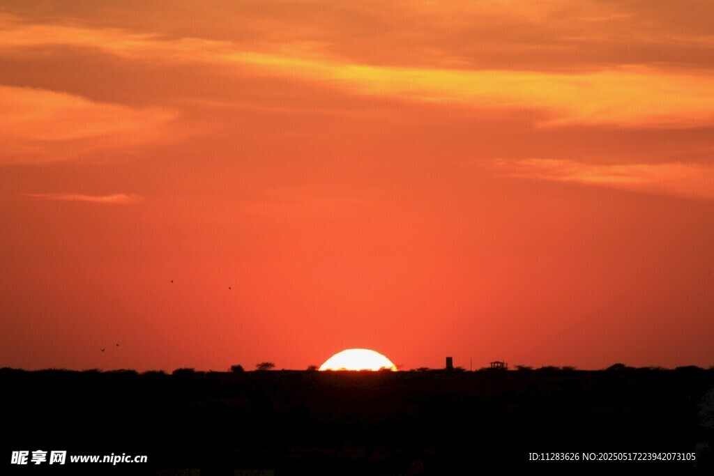 夕阳西下的壮丽天际线