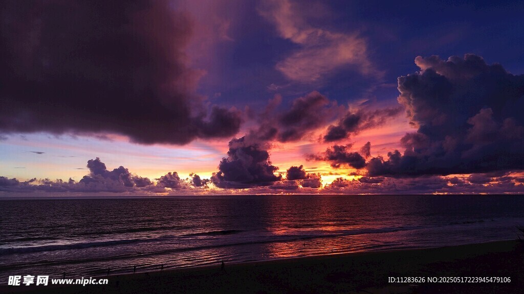 海上壮丽晚霞美景