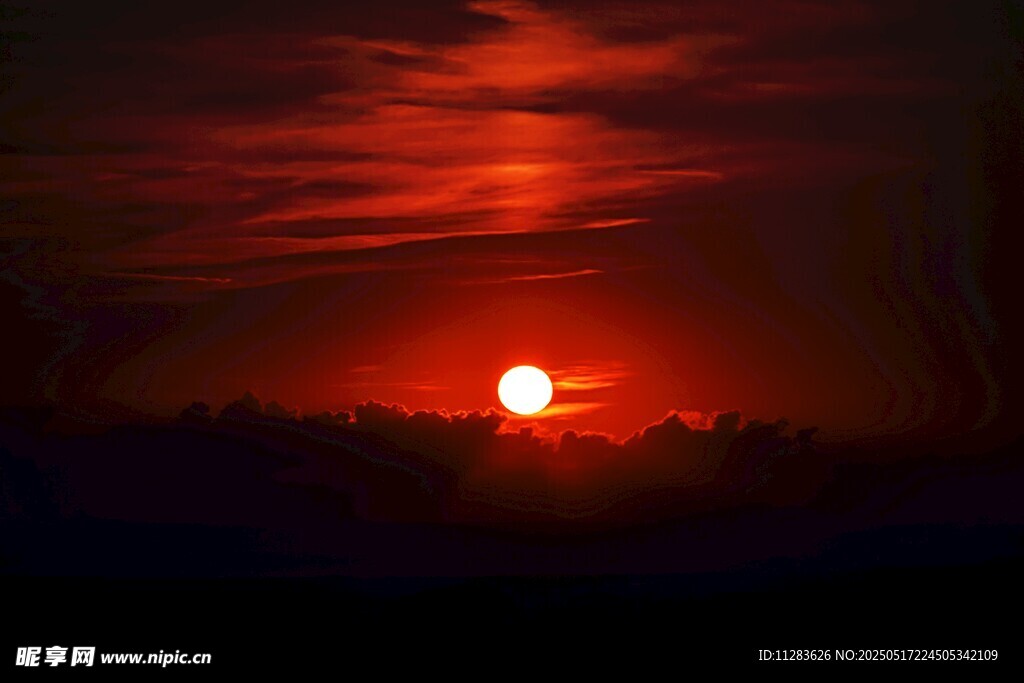 夕阳西下的壮丽景观