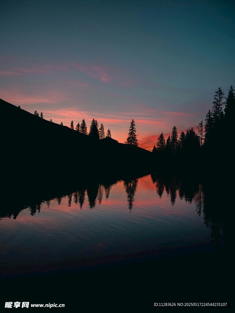 湖畔日落美景