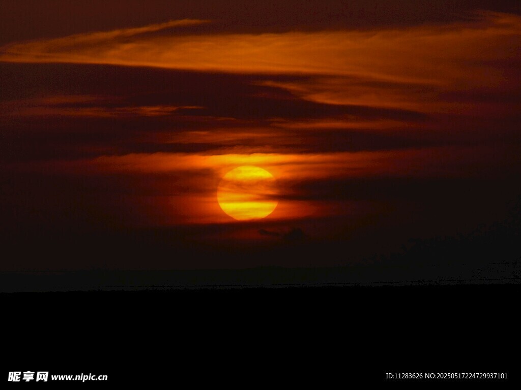 夕阳西下的壮丽天空