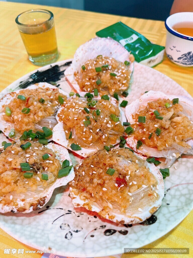 蒜蓉粉丝蒸扇贝美食特写