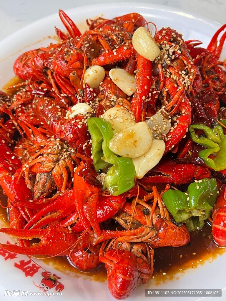 香辣美味小龙虾一盘