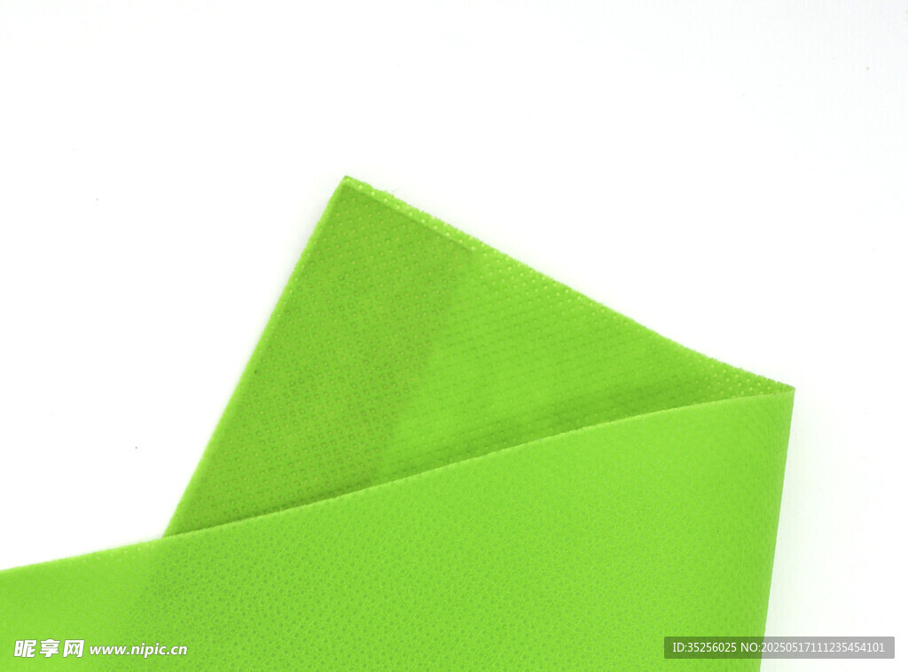 绿色折纸一角