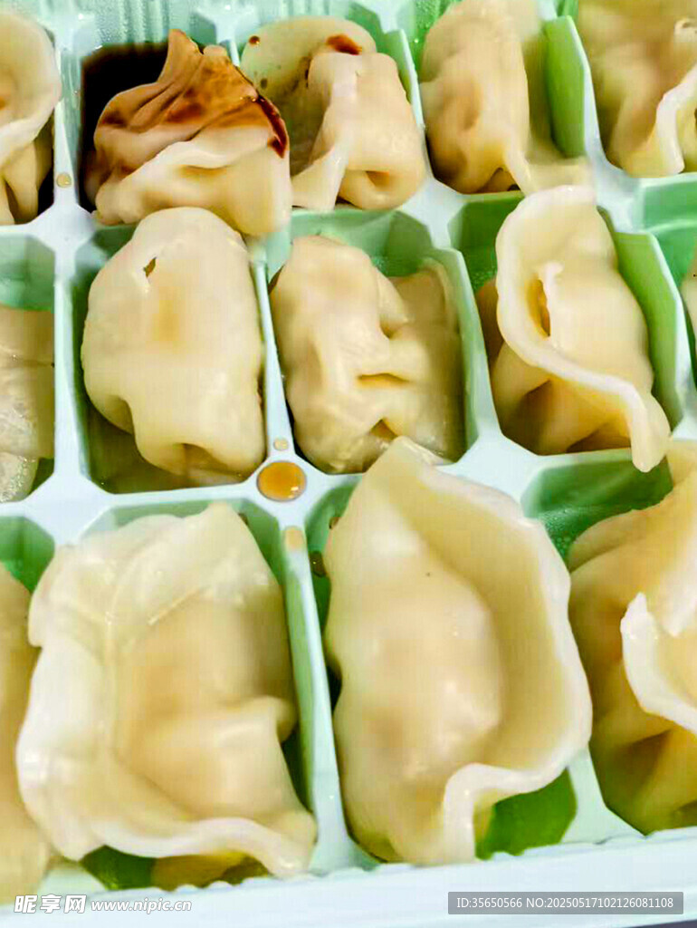 盒装美味饺子展示