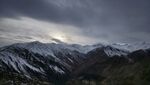 雪山云海壮丽自然景观