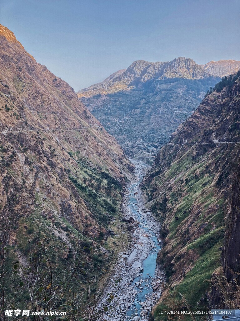 壮丽山谷河流景观