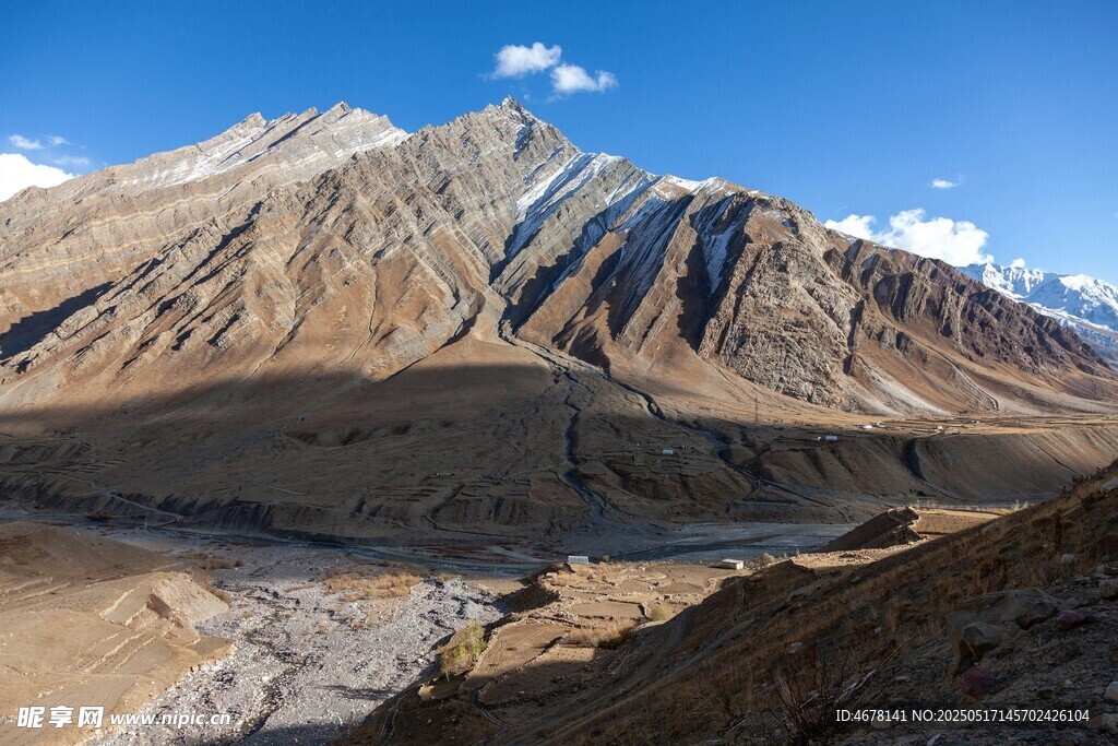 壮丽高山河谷景观