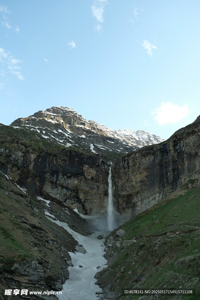山间瀑布美景