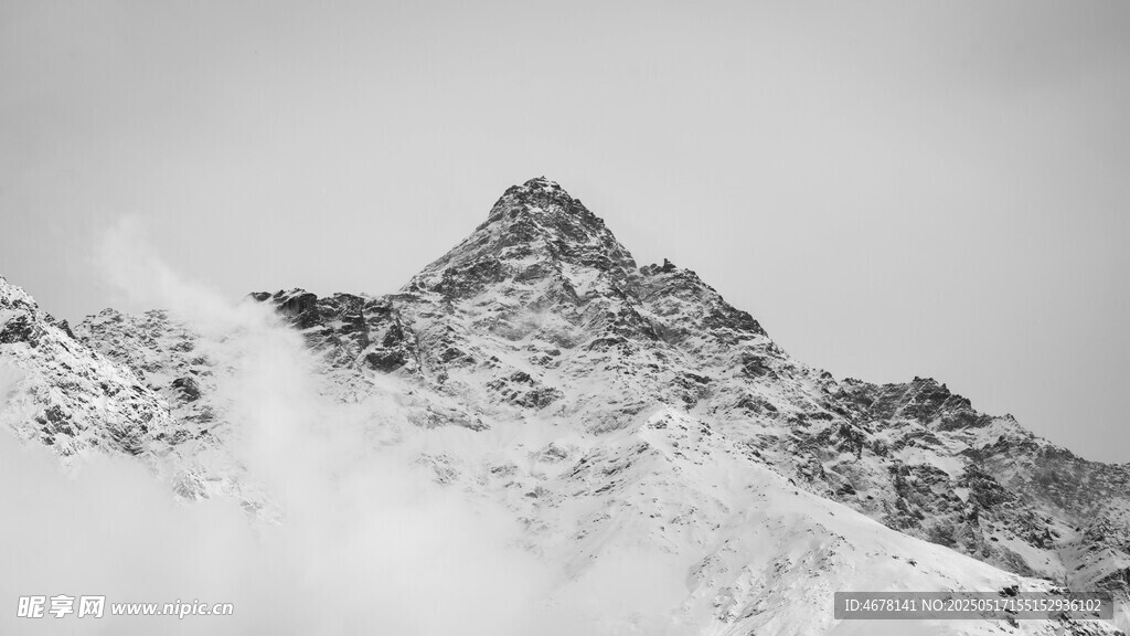 巍峨雪山壮丽景致