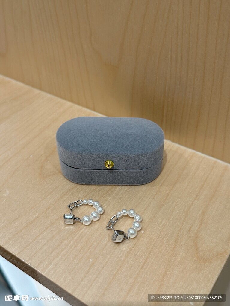 珍珠耳环