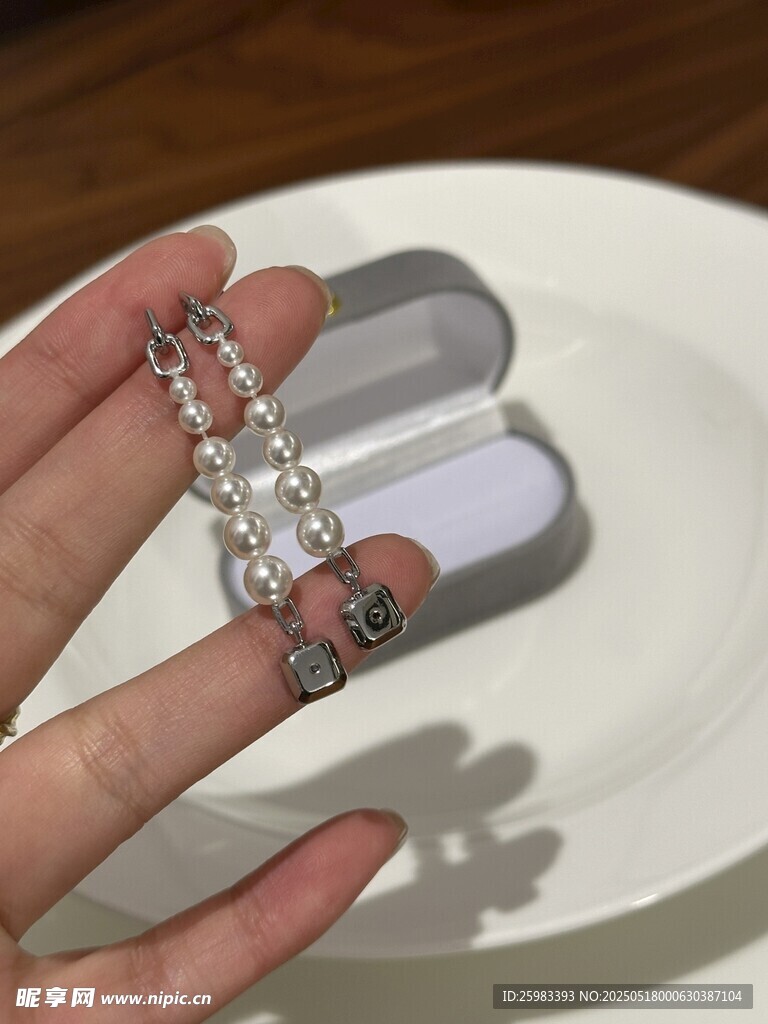 珍珠耳环