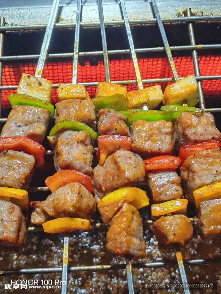 美味烤肉串 色彩丰富诱人