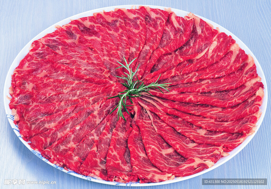 鲜切牛肉片摆盘精美诱人