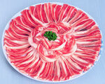 精美摆盘的鲜嫩羊肉卷