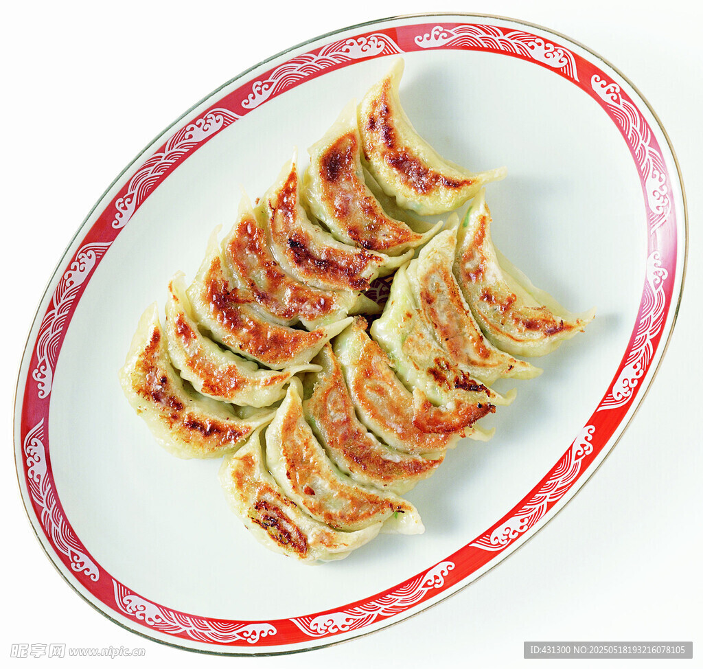 美味煎饼摆放在盘中