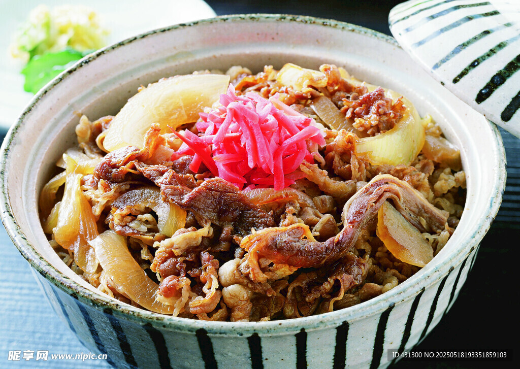 日式牛肉盖饭 美味诱人