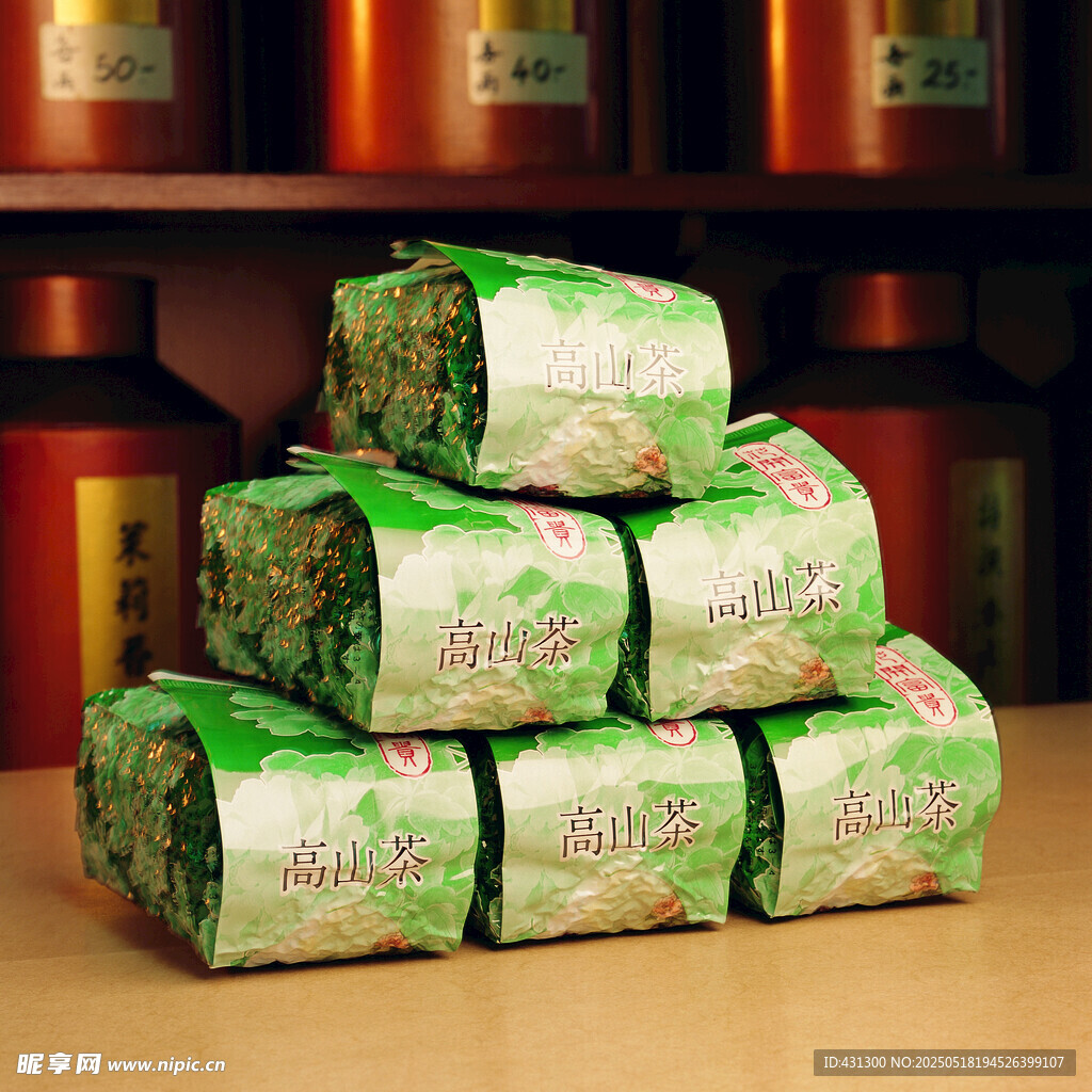 堆叠的绿色卷烟