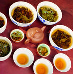 中式美食与茶具的雅致组合