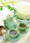 中式茶具与清新茶饮场景