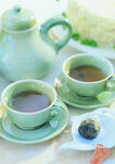 清新绿瓷茶具与茶饮