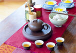 中式茶具与精致小茶杯
