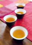 传统中式茶杯中的香茗