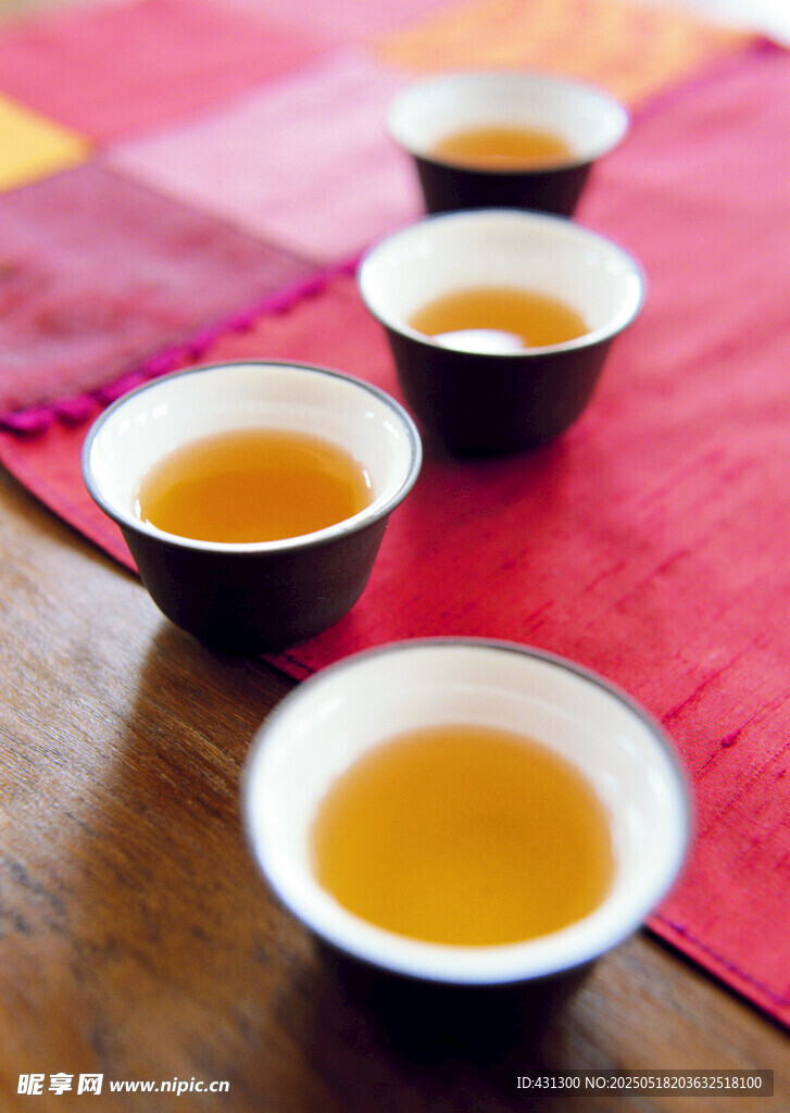 传统中式茶杯中的香茗