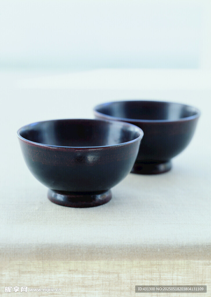 黑色陶瓷碗