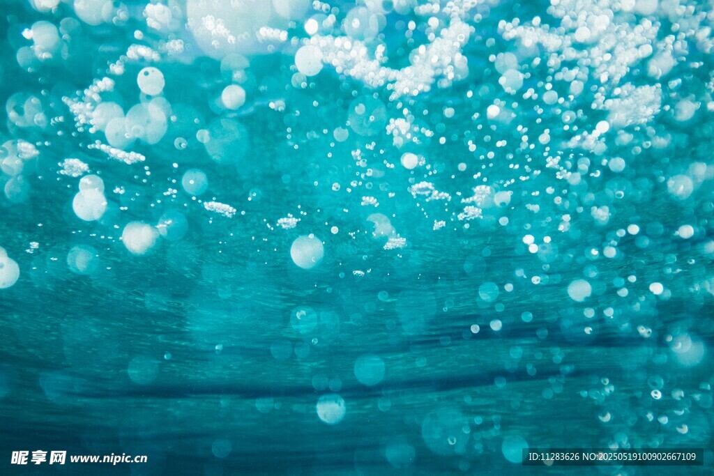 梦幻蓝绿水下气泡景象