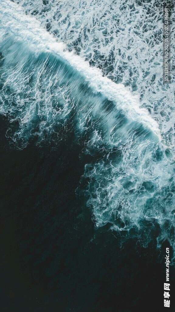 俯瞰蔚蓝海浪
