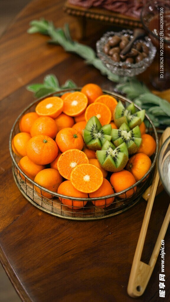 玻璃碗中的新鲜金桔