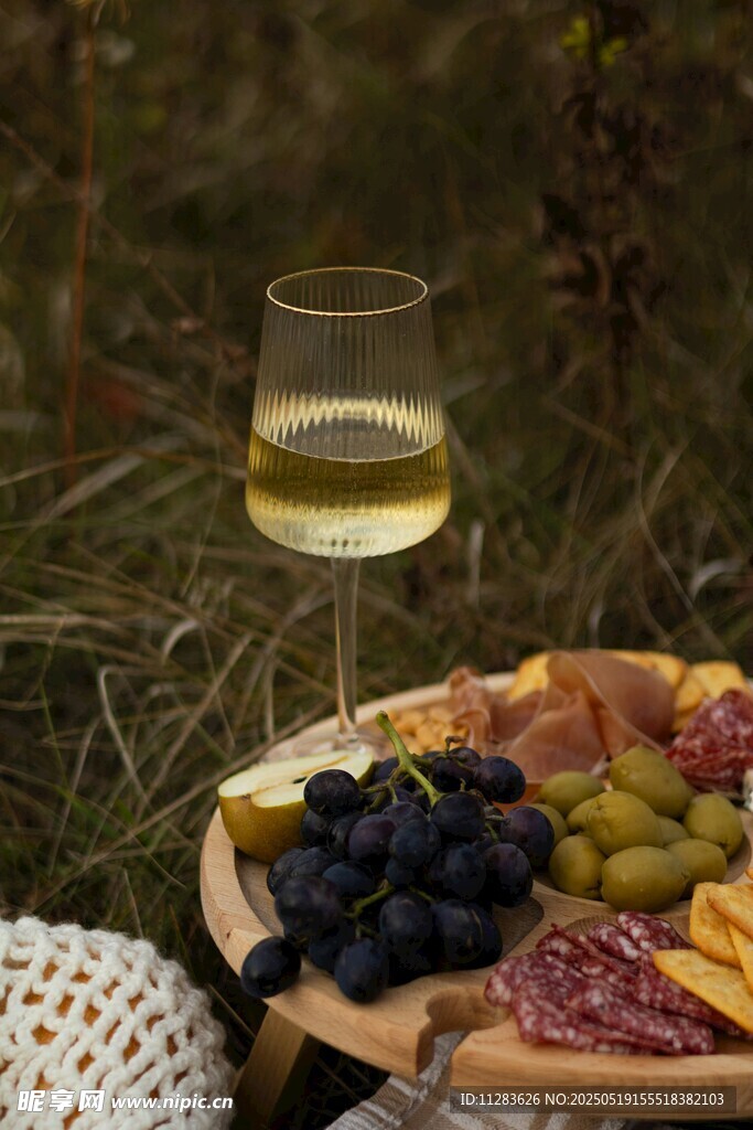 户外野餐的美酒与美食
