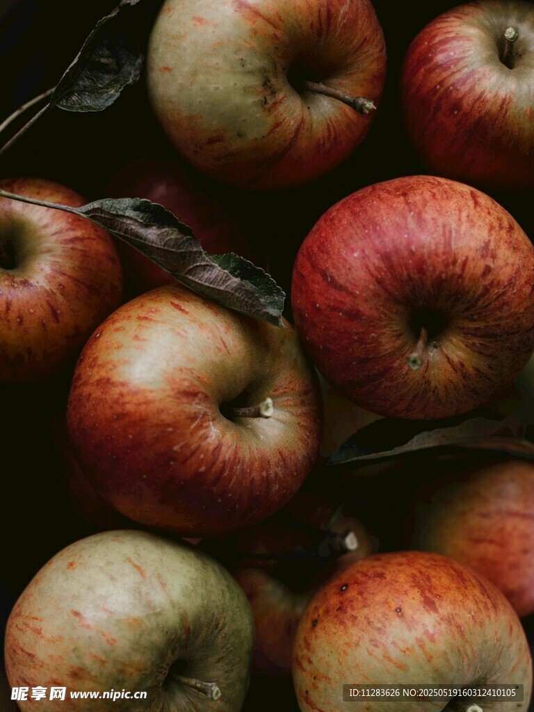 新鲜红苹果堆叠