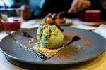 精致抹茶冰淇淋甜点