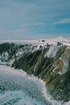 雪山下的壮阔冰川景观