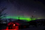 雪夜中的极光小屋