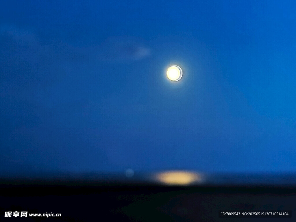 海上月夜美景