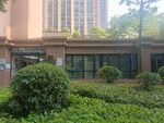 小区绿植环绕的建筑景观