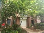 绿树环绕的温馨住宅