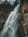 山间瀑布景观