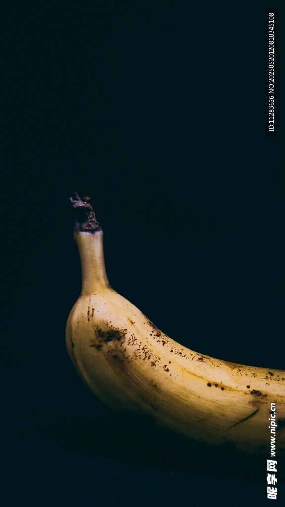 一根带斑点的成熟黄香蕉